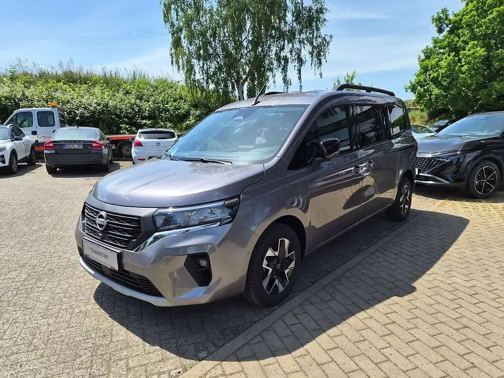 Neu Nissan Townstar 360º 131 PS (96 kW) 2026 Steel grey metallic Kombi