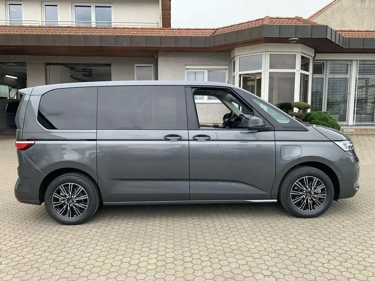 Neu VW Multivan 245 PS (180 kW) 2026 Indiumgrau Van / Kleinbus