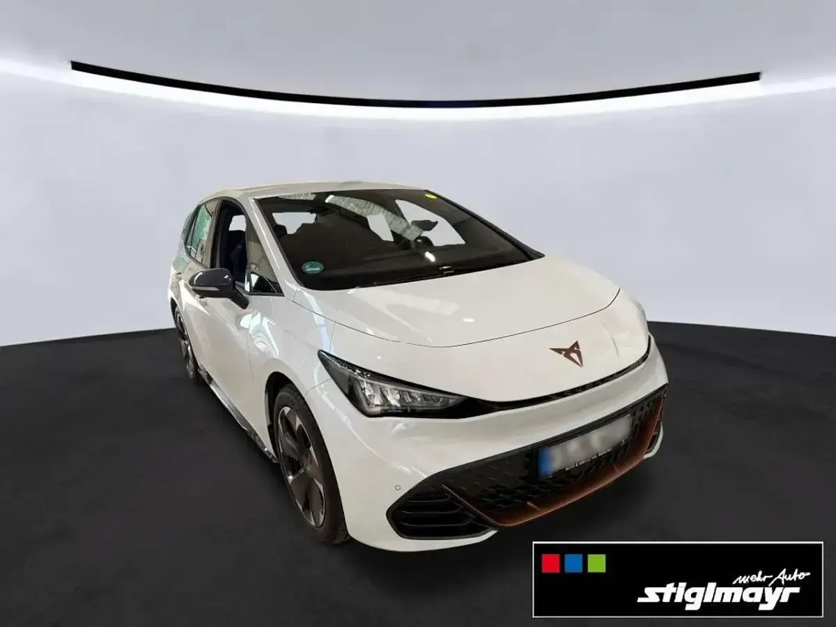 Gebraucht Cupra Born e-Boost 169 kW (231 PS) 2023 Eisweiß Kleinwagen