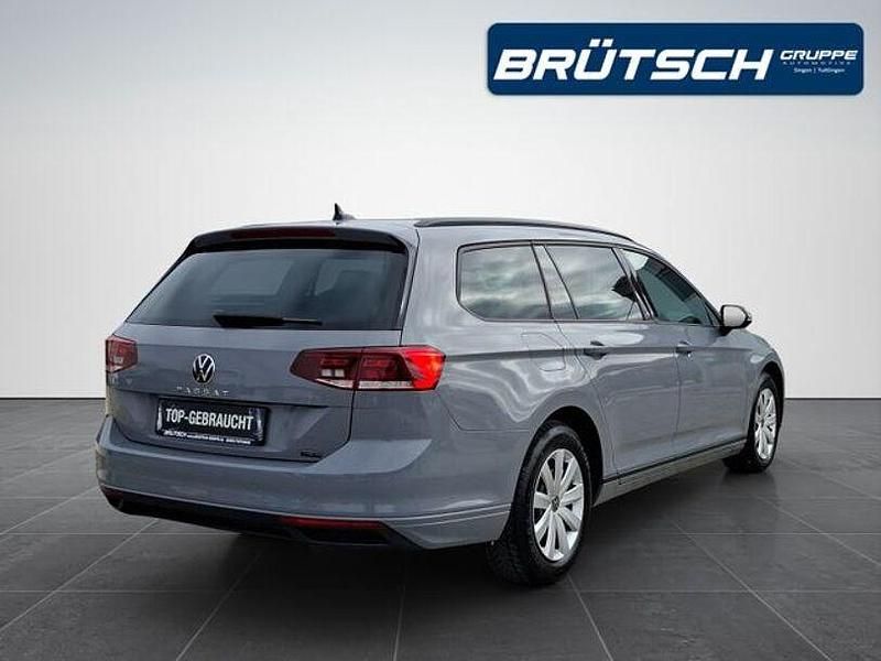 Gebraucht VW Passat Conceptline 150 PS (110 kW) 2023 Mondsteingrau Kombi