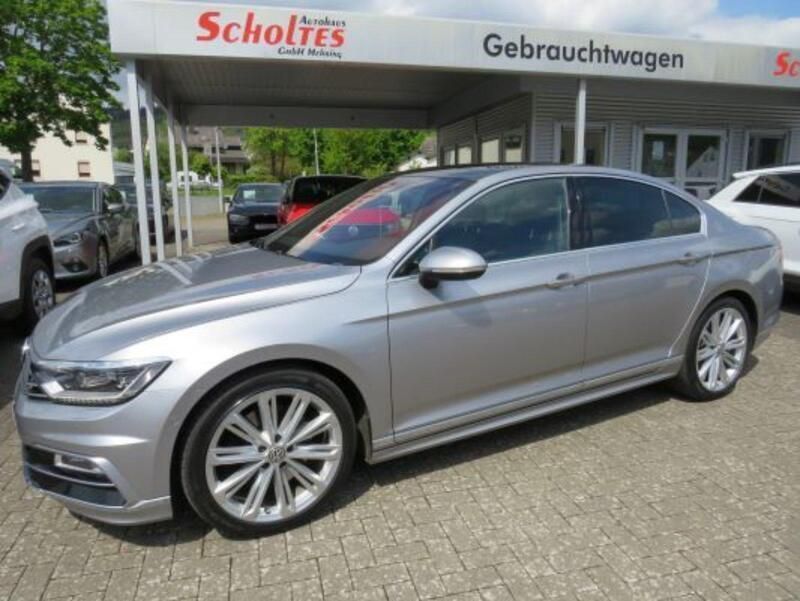 Silber Gebraucht 2019 VW Passat Highline Limousine | 25.980 € (Fairer Preis) - Bild 1/4
