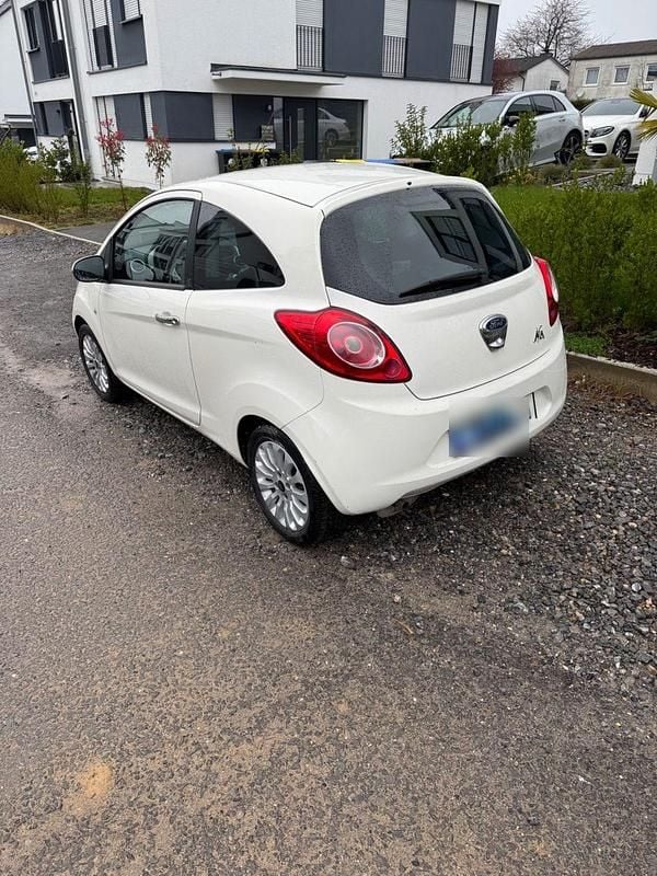 Gebraucht Ford Ka Titanium 69 PS (50 kW) 2012 Weiß Kleinwagen