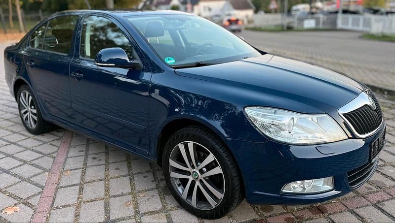 Blau Gebraucht 2012 Skoda Octavia Limousine | 4.990 € (Superpreis) - Bild 1/4