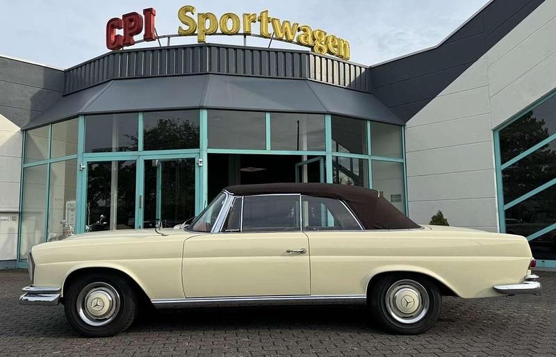 Cremeweiß Gebraucht 1967 Mercedes W111 SE Cabrio | 135.000 € - Bild 1/4