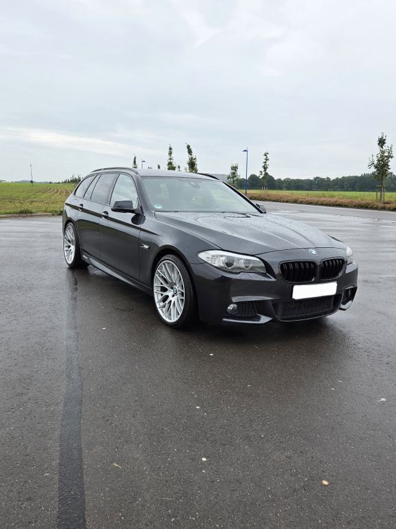 Grau Gebraucht 2012 BMW 520 M Sport Kombi | 10.200 € (Fairer Preis) - Bild 1/4