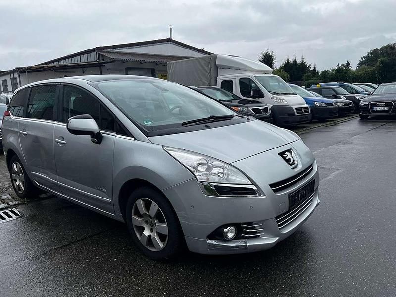 Lackierung grau Gebraucht 2013 Peugeot 5008 Business-Line Van / Kleinbus | 4.999 € (Superpreis) - Bild 1/4