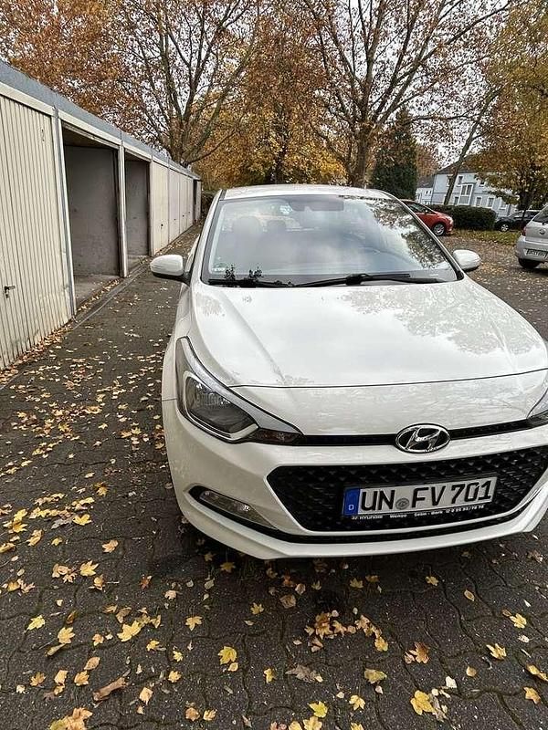 Gebraucht 2017 Hyundai i20 Classic Limousine | 8.300 € (Fairer Preis) - Bild 1/4
