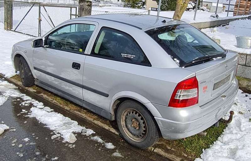 Silber Gebraucht 2001 Opel Astra Selection Limousine | 1.100 € (Fairer Preis) - Bild 1/4