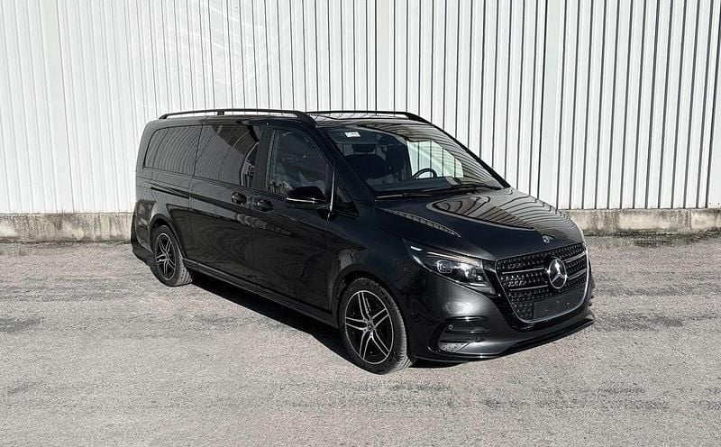 Gebraucht Mercedes 300 Avantgarde 237 PS (174 kW) 2024 Grau Van / Kleinbus