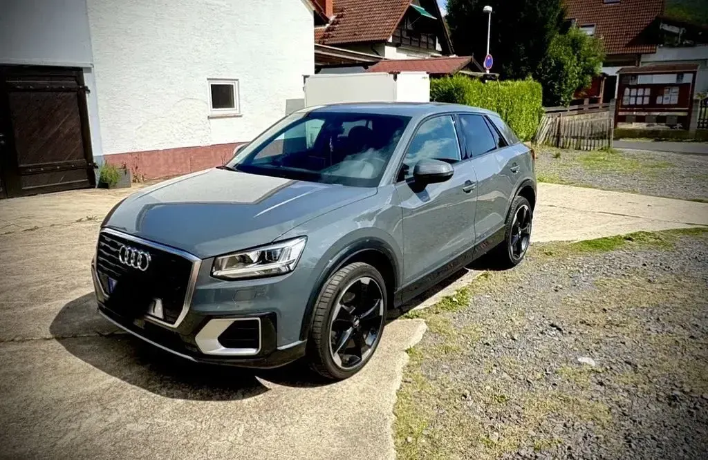 Gebraucht Audi Q2 Sport 116 PS (85 kW) 2019 Grau SUV