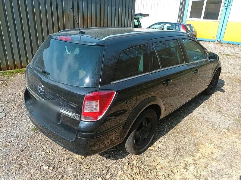 Gebraucht Opel Astra 125 PS (91 kW) 2010 Schwarz Kombi