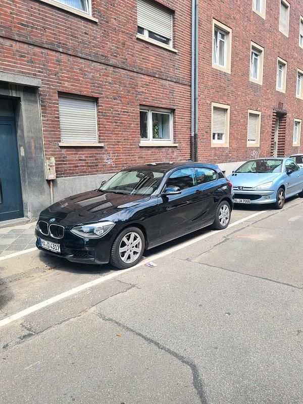 Schwarz Gebraucht 2012 BMW 116 Kleinwagen | 5.600 € (Guter Preis) - Bild 1/4