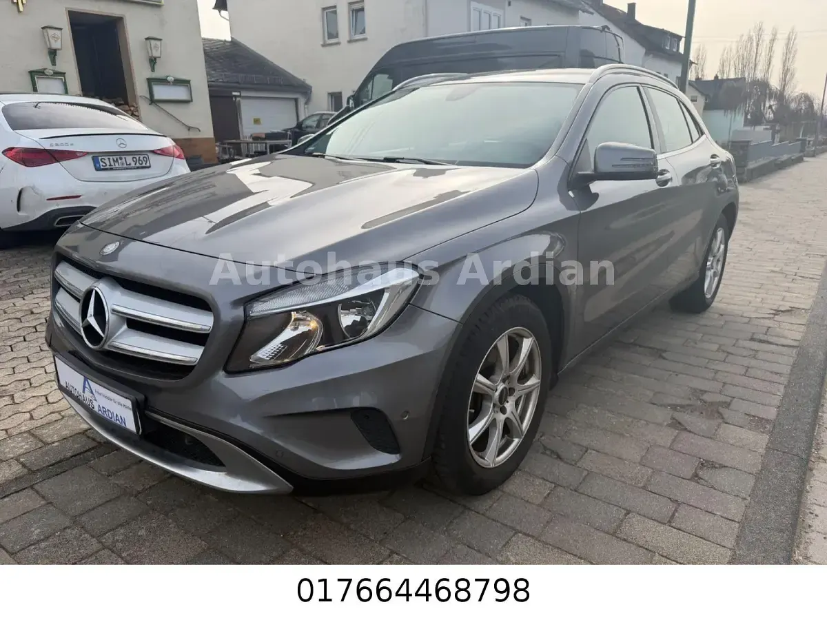 Gebraucht Mercedes GLA200 156 PS (114 kW) 2015 Grau SUV