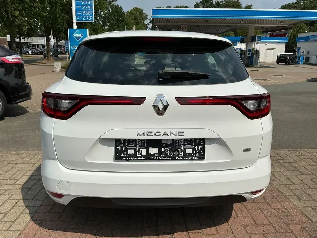 Gebraucht Renault Mégane IV Life 116 PS (85 kW) 2019 Weiß Limousine