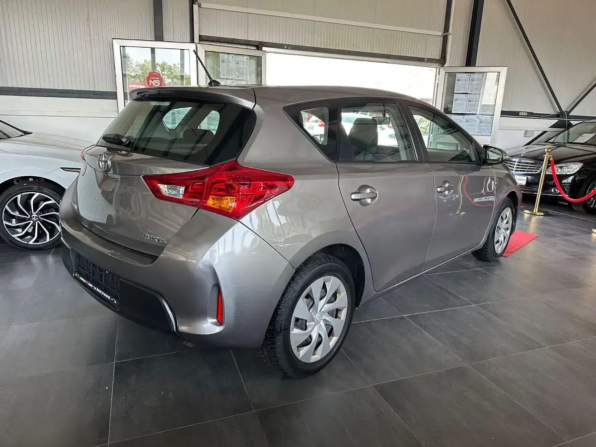 Gebraucht Toyota Auris Cool 90 PS (66 kW) 2013 Limousine