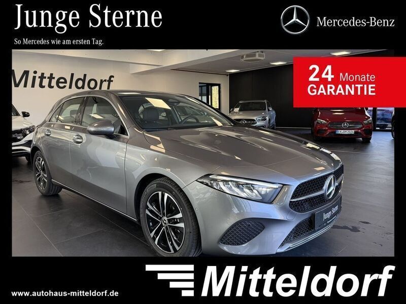 Lack mountaingrau Gebraucht 2024 Mercedes A200 Advanced Plus Limousine | 32.880 € (Fairer Preis) - Bild 1/4