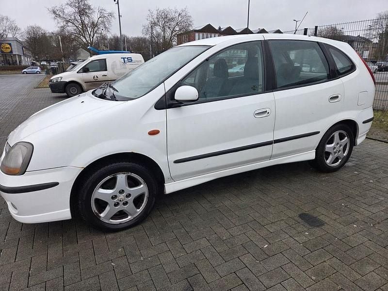 Gebraucht Nissan Almera Tino 136 PS (100 kW) 2000 Weiß Van / Kleinbus