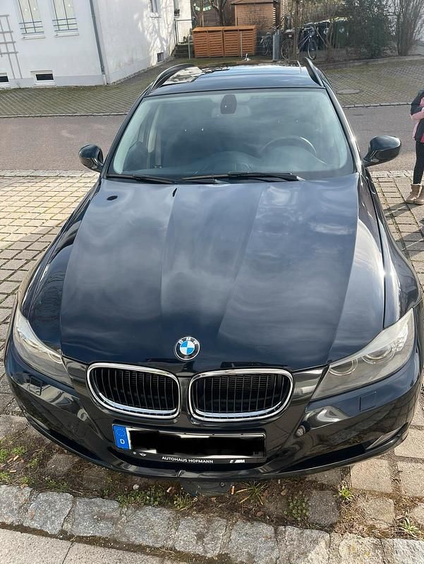 Gebraucht BMW 320 184 PS (135 kW) 2012 Schwarz Kombi