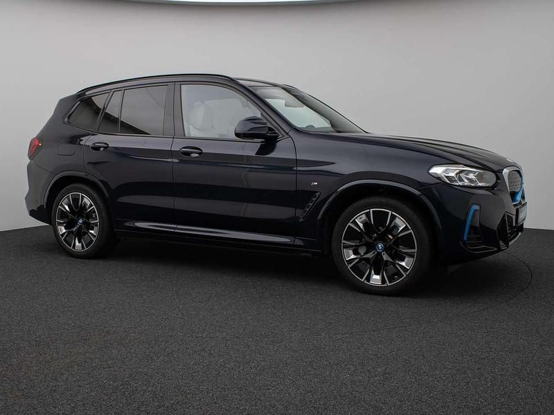 Gebraucht BMW iX3 Impressive 210 kW (286 PS) 2022 M carbonschwarz 475 SUV