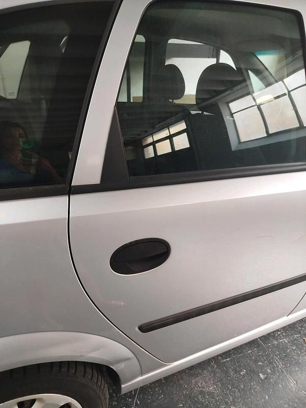 Grau Gebraucht 2004 Opel Meriva Van / Kleinbus | 1.200 € (Superpreis) - Bild 1/4