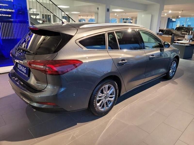 Gebraucht Ford Focus Titanium 125 PS (91 kW) 2023 Grau Kombi