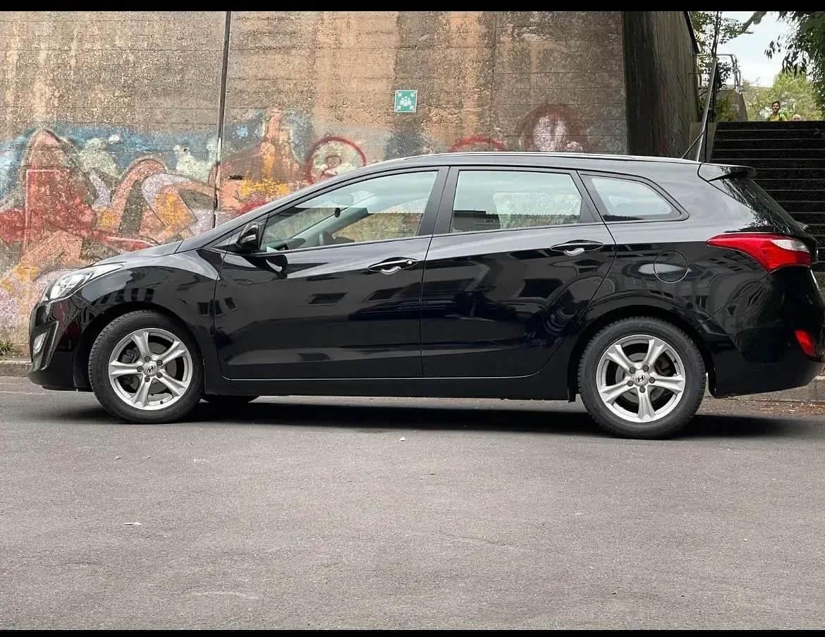 Gebraucht Hyundai i30 99 PS (72 kW) 2012 Schwarz Kombi