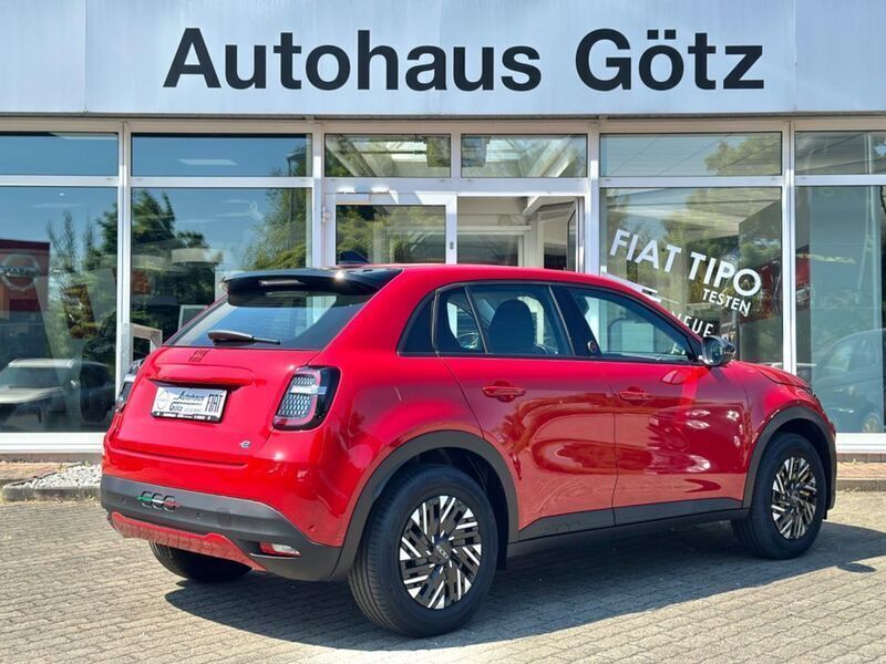 Neu Fiat 600E Red 114 kW (156 PS) 2025 Rot SUV