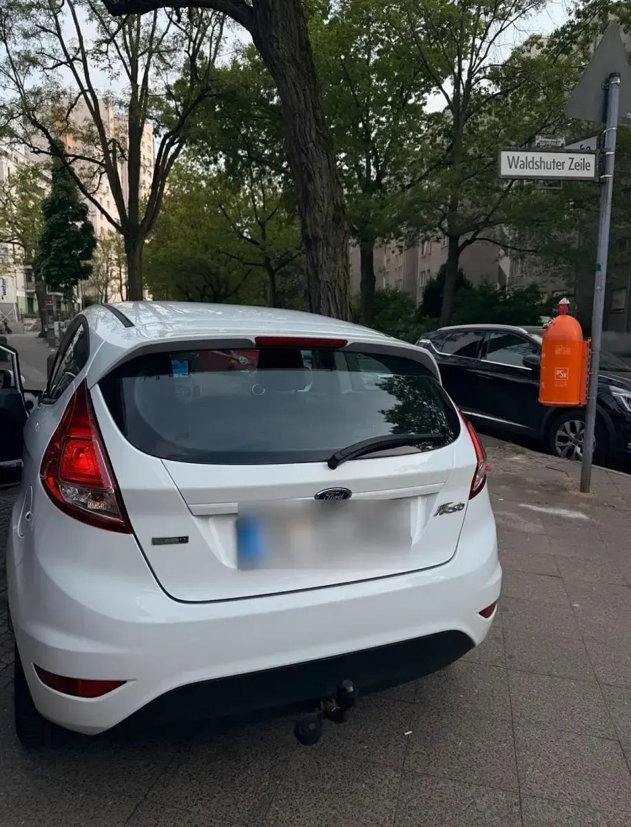 Gebraucht Ford Fiesta 101 PS (74 kW) 2016 Weiß Kleinwagen