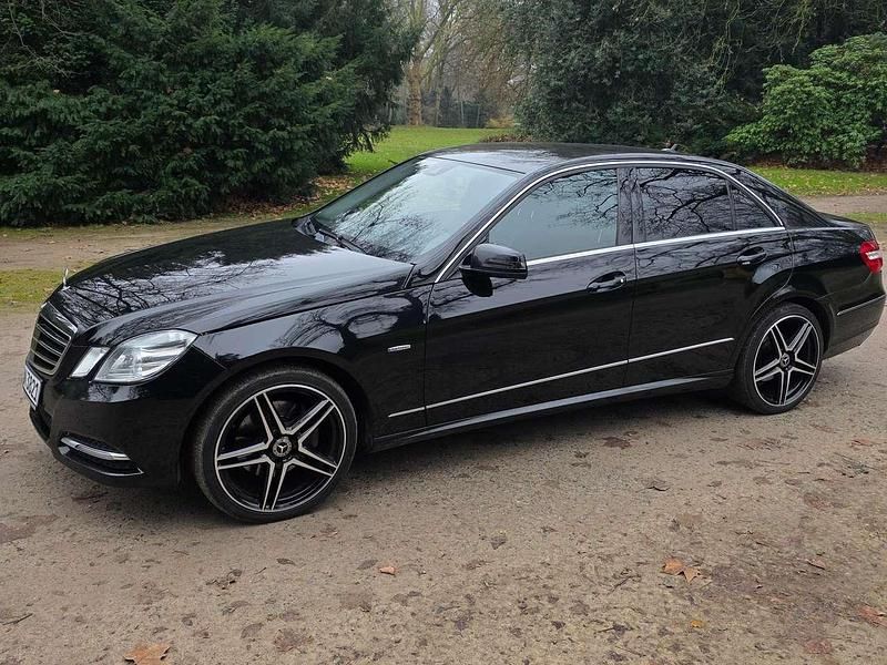 Gebraucht Mercedes E350 Avantgarde 292 PS (214 kW) 2011 Schwarz Limousine