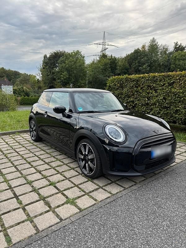 Gebraucht Mini Cooper 136 PS (100 kW) 2024 Schwarz Kleinwagen