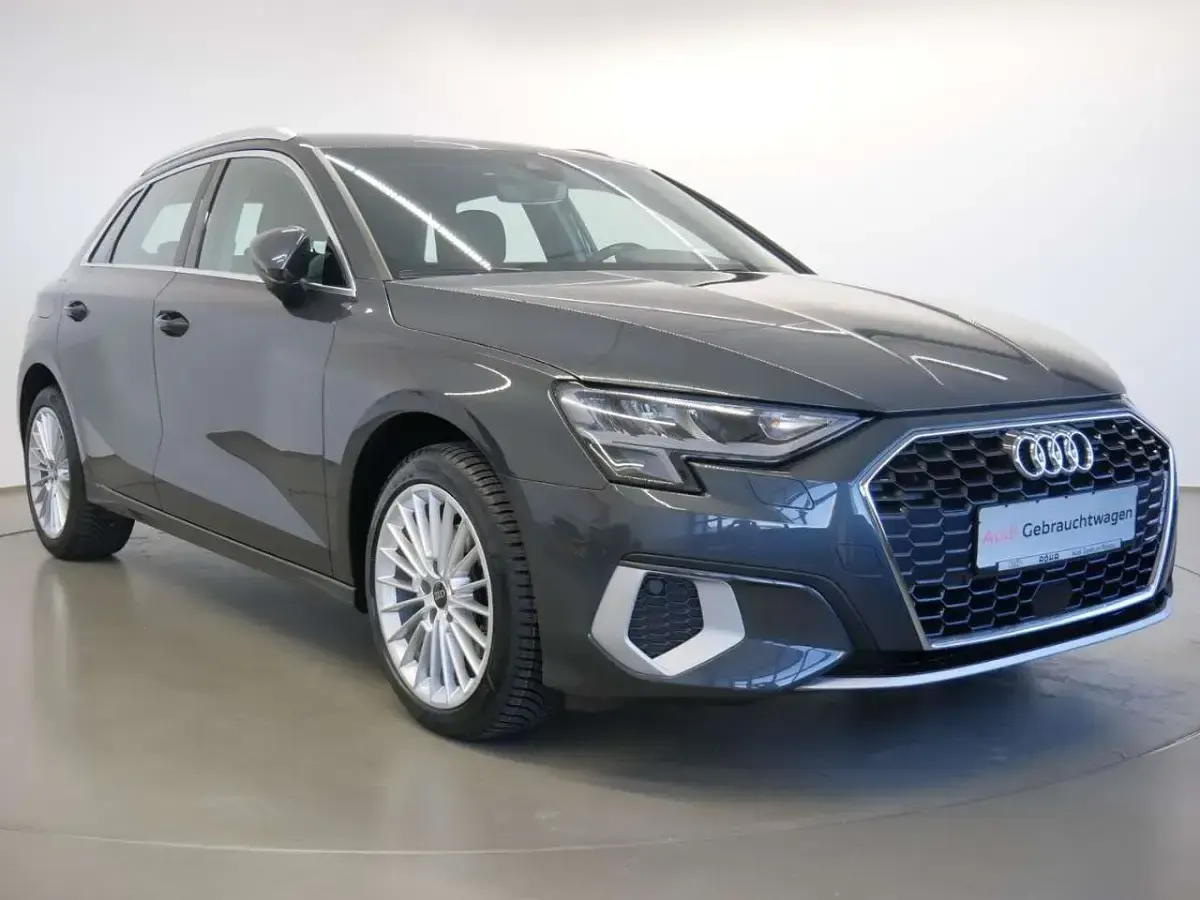 Gebraucht Audi A3 Advanced 116 PS (85 kW) 2023 Manhattangrau metallic Limousine