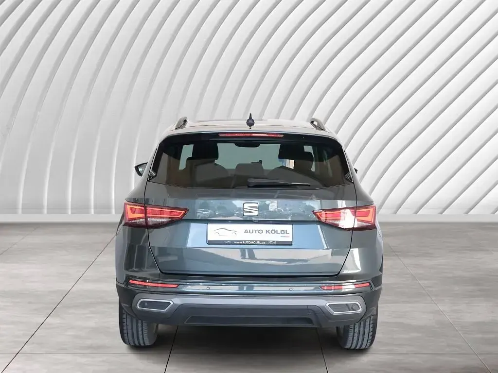 Gebraucht Seat Ateca FR 150 PS (110 kW) 2022 "camouflage" gr]n SUV