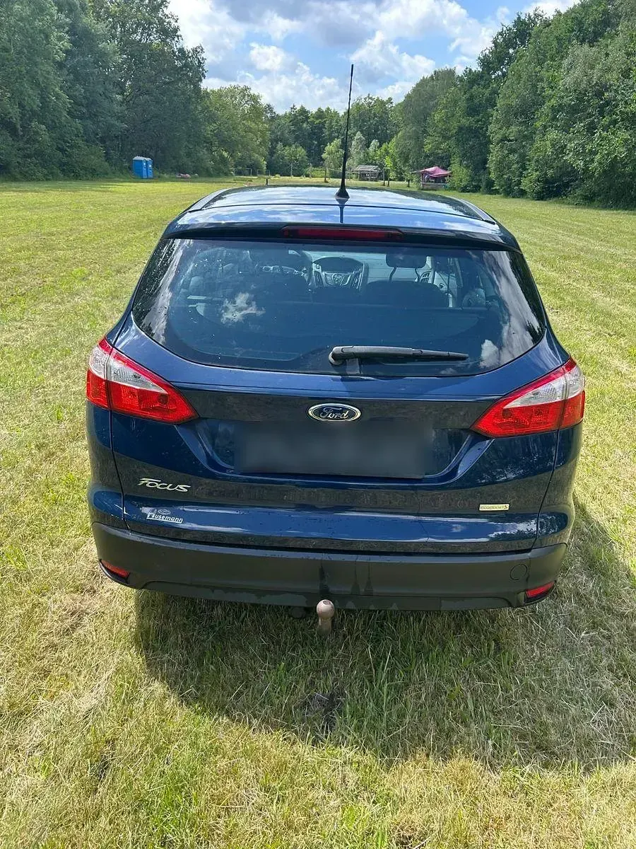 Gebraucht Ford Focus Titanium 101 PS (74 kW) 2014 Blau Kombi