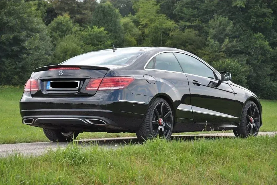 Gebraucht Mercedes E200 AMG 184 PS (135 kW) 2015 Schwarz Coupé