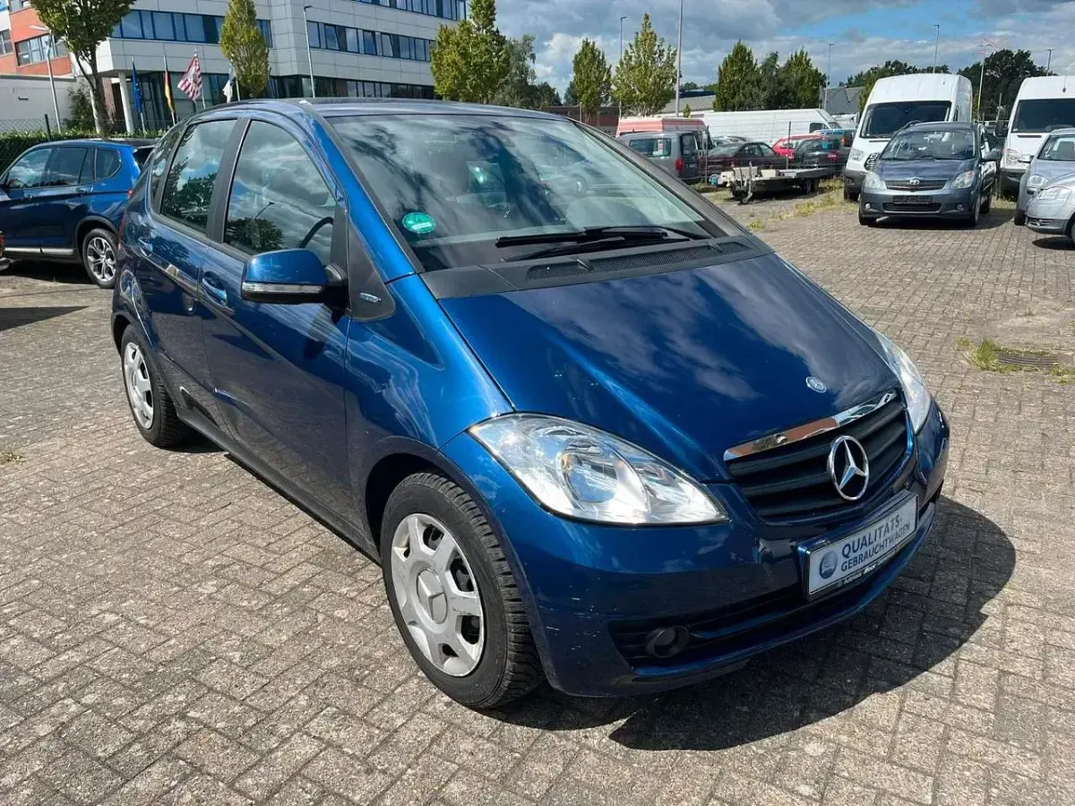Gebraucht Mercedes A160 95 PS (69 kW) 2011 Blau Limousine