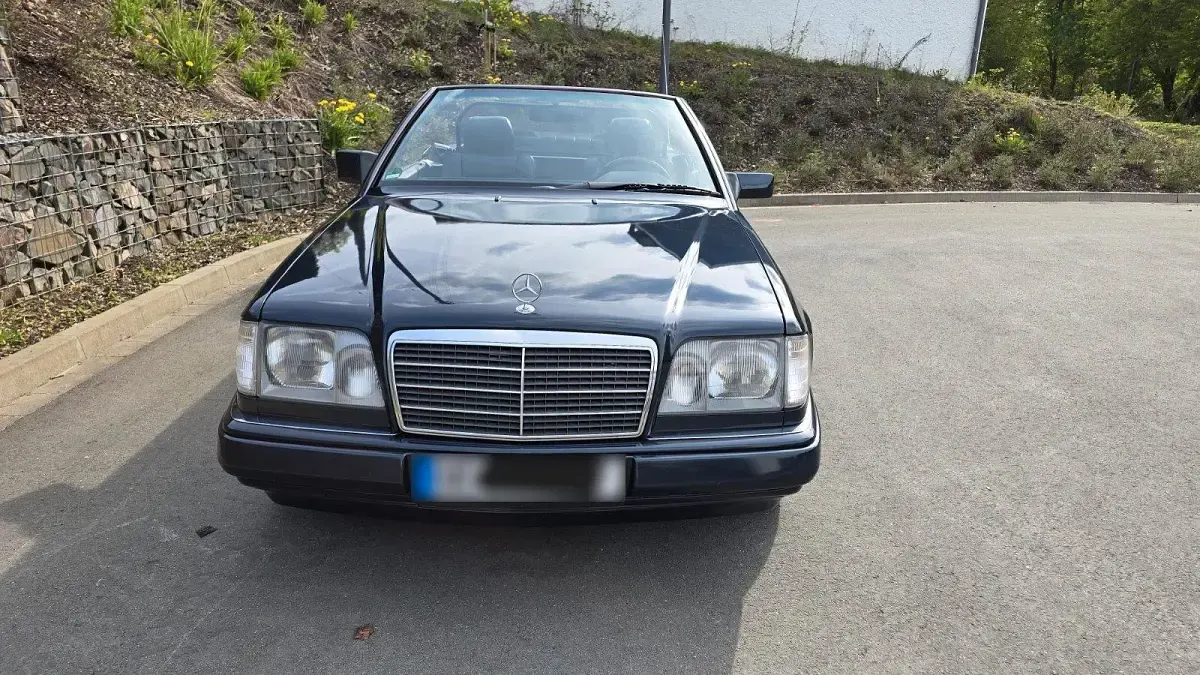 Second-hand Mercedes E200 Edition 136 CP (100 kW) 1997 Negru Cabrio