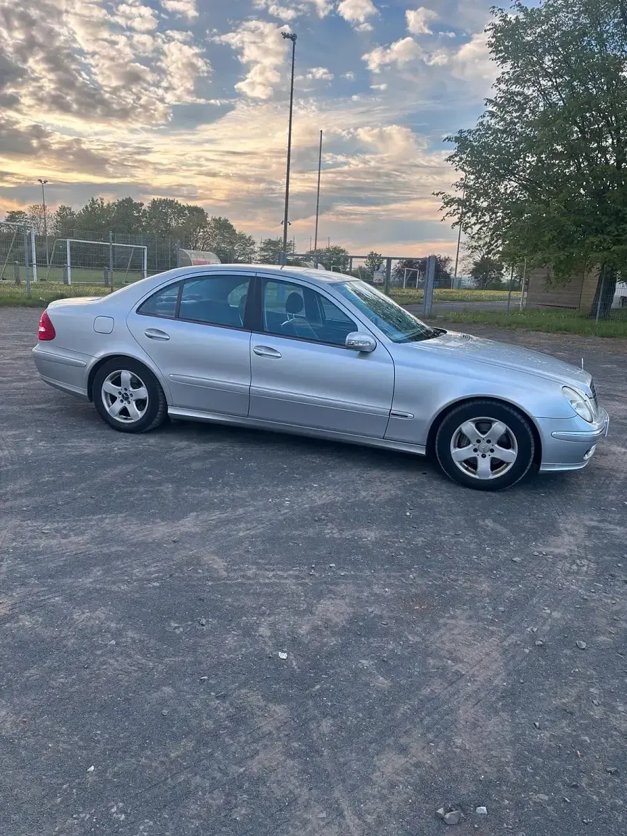 Brugt Mercedes E320 Avantgarde 224 HK (164 kW) 2002 Sølv Sedan