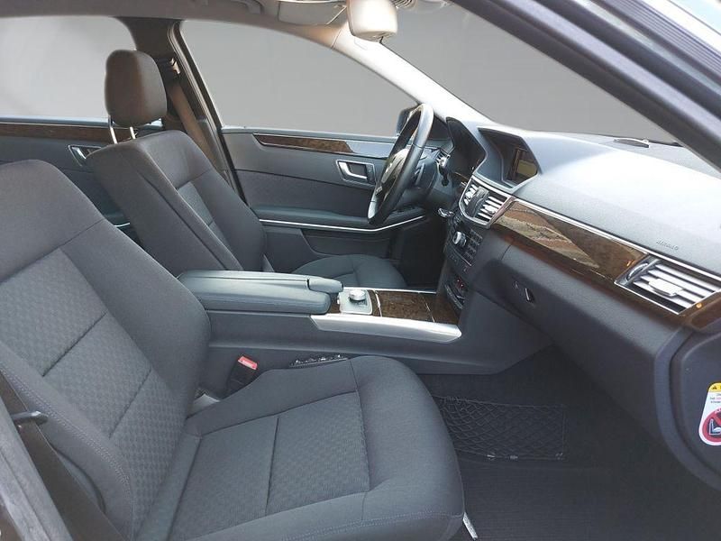 Gebraucht Mercedes E300 252 PS (185 kW) 2011 Tenorit grey  metallic paint Limousine