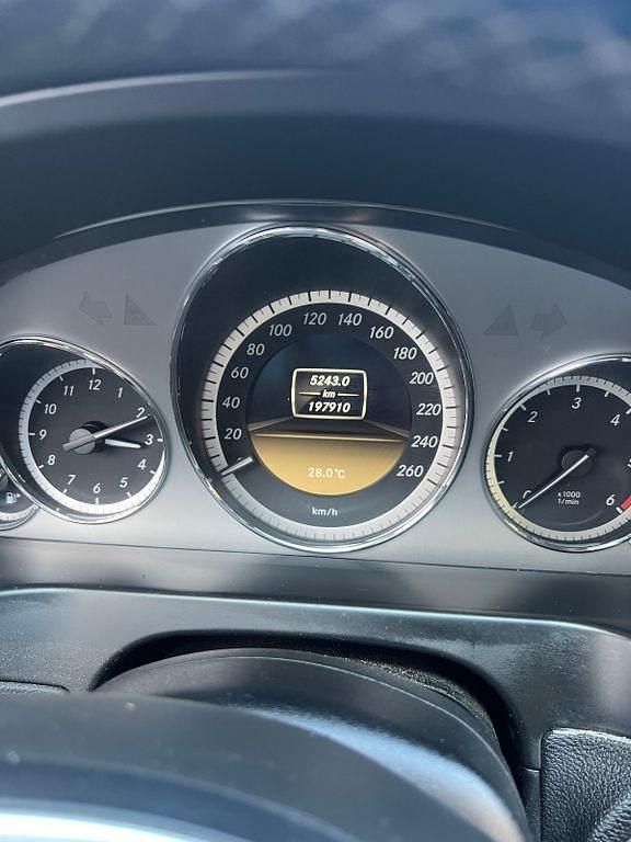 Gebraucht Mercedes E250 Avantgarde 204 PS (150 kW) 2011 Grün Cabrio