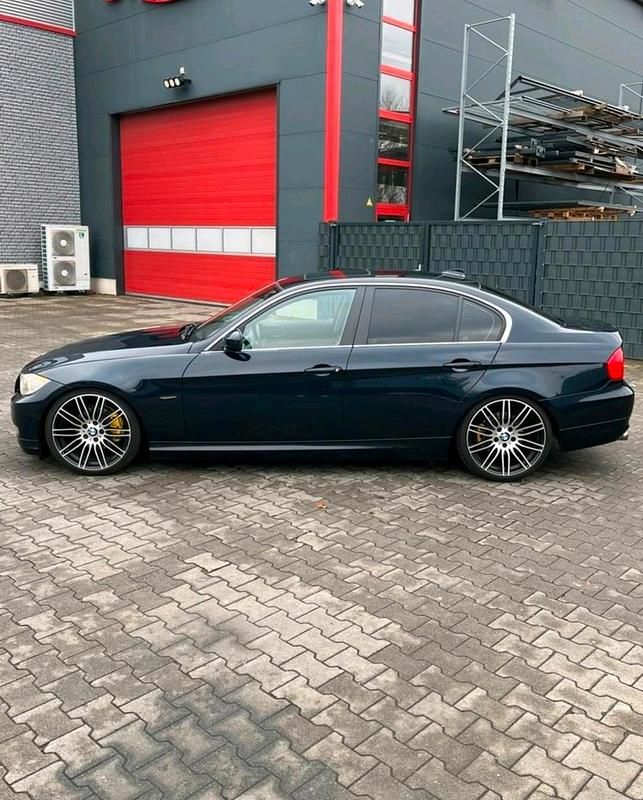 Gebraucht BMW 325 218 PS (160 kW) 2009 Blau Limousine