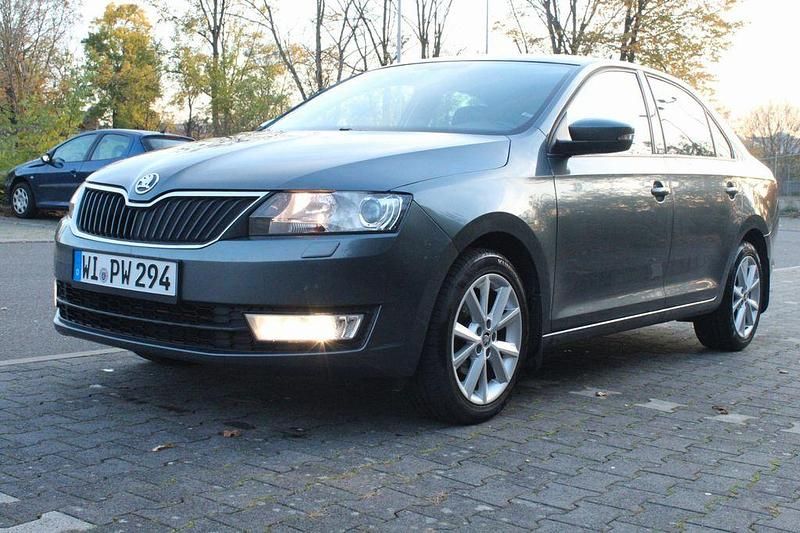 Grau Gebraucht 2016 Skoda Rapid Joy Limousine | 6.900 € (Superpreis) - Bild 1/4