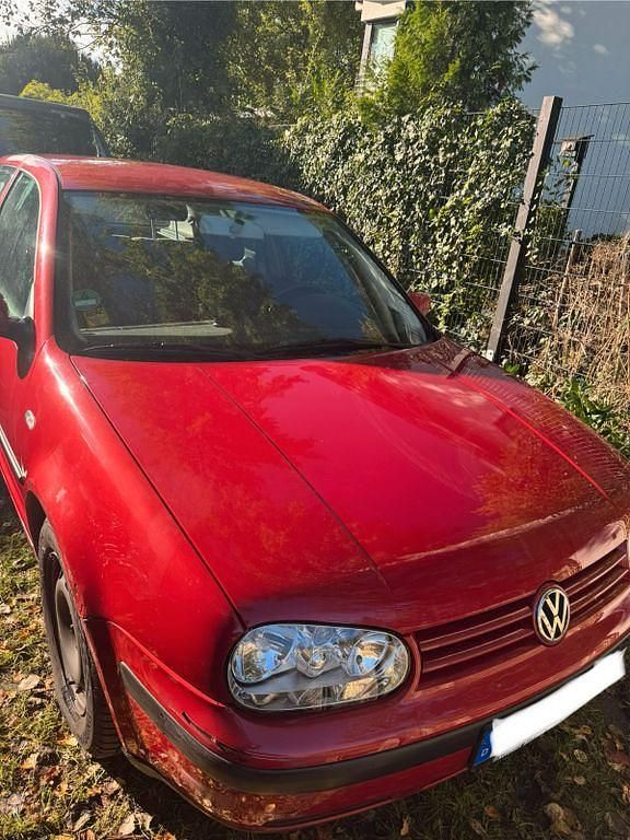 Rot Gebraucht 2002 VW Golf IV Basis Limousine | 2.800 € (Fairer Preis) - Bild 1/4