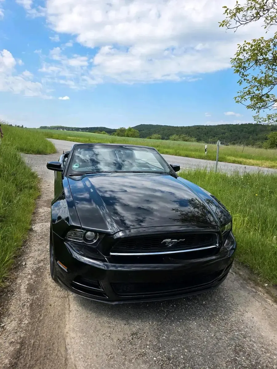 Gebraucht Ford Mustang 305 PS (224 kW) 2012 Schwarz Cabrio