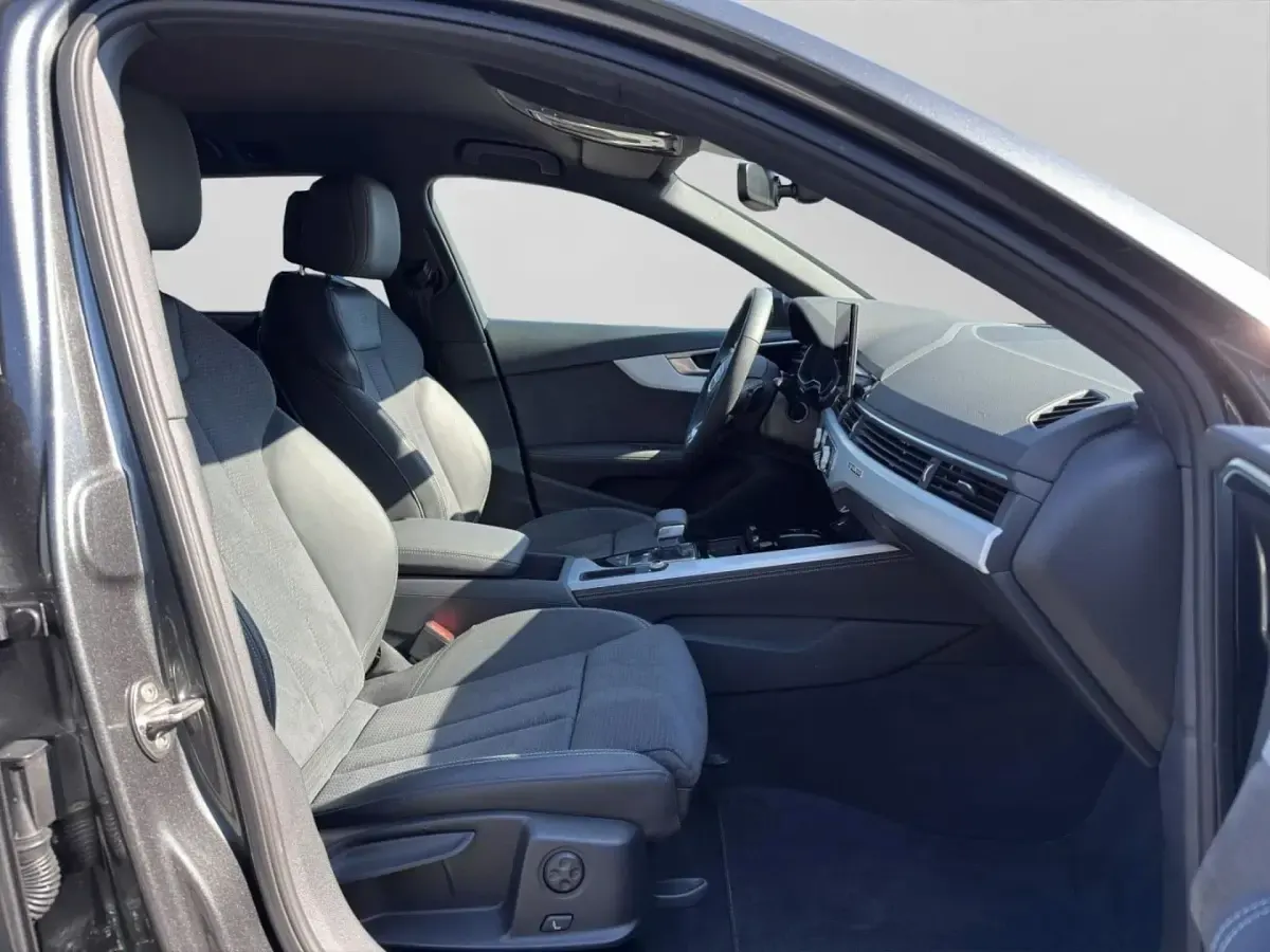 Gebraucht Audi A4 S-Line 204 PS (150 kW) 2025 Grau Limousine