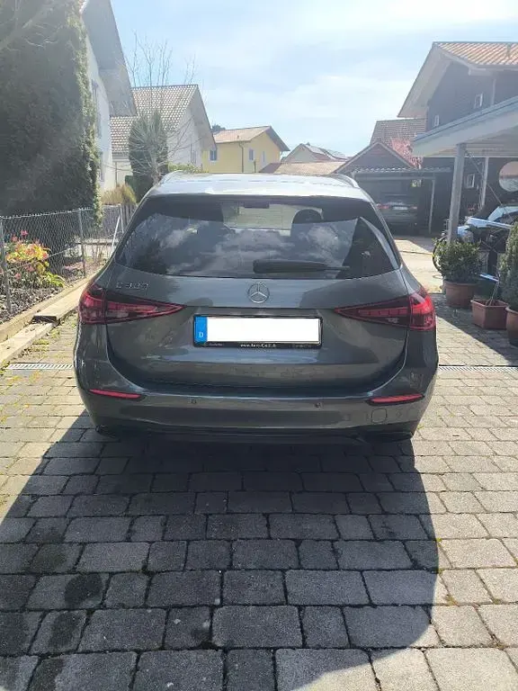 Gebraucht Mercedes C300 258 PS (189 kW) 2023 Grau Limousine
