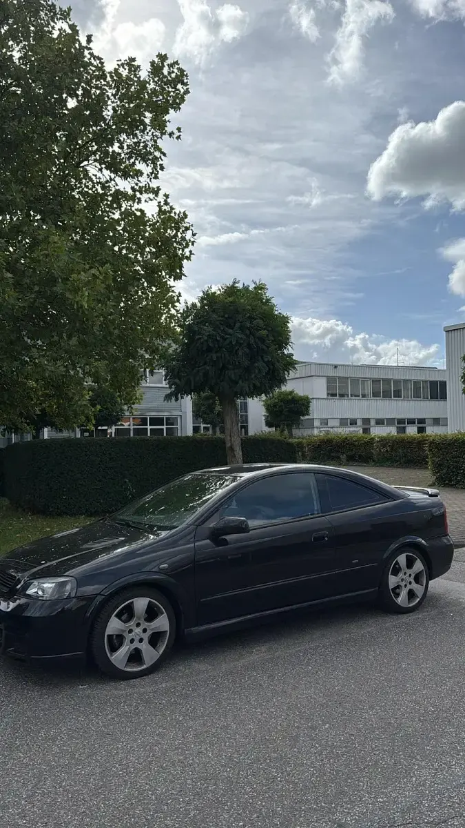 Gebraucht Opel Astra 150 PS (110 kW) 2002 Schwarz Coupé