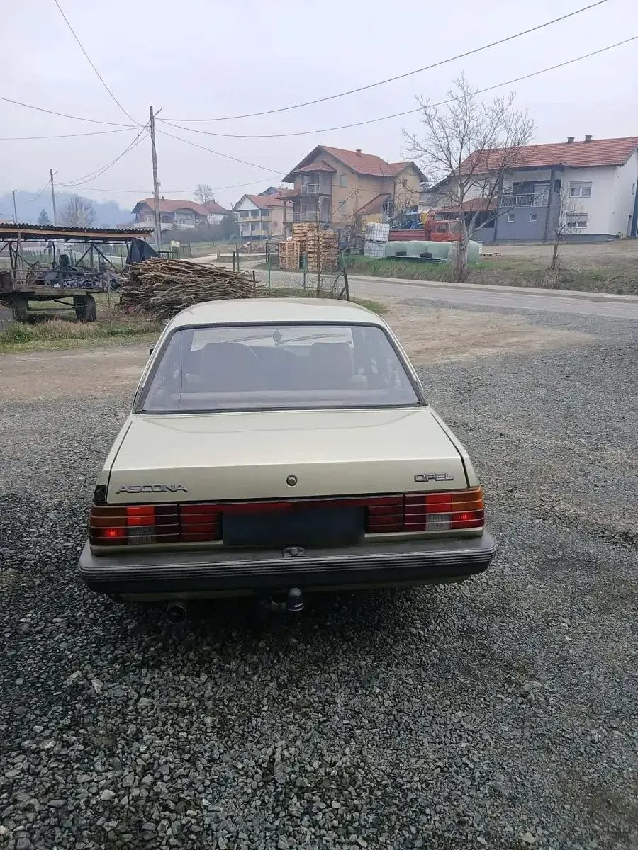 Gebraucht Opel Ascona 65 PS (47 kW) 1986 Grün Limousine