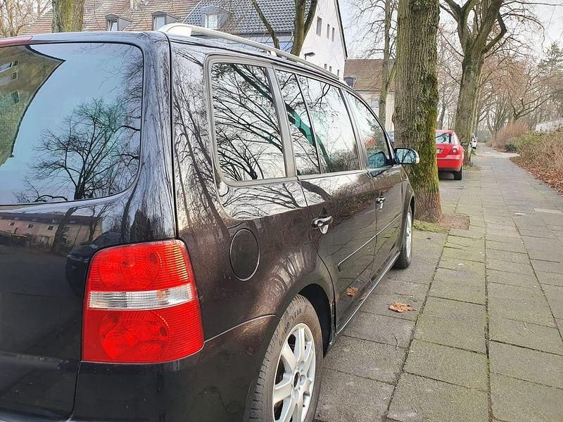 Gebraucht VW Touran Highline 140 PS (102 kW) 2005 Schwarz Van / Kleinbus