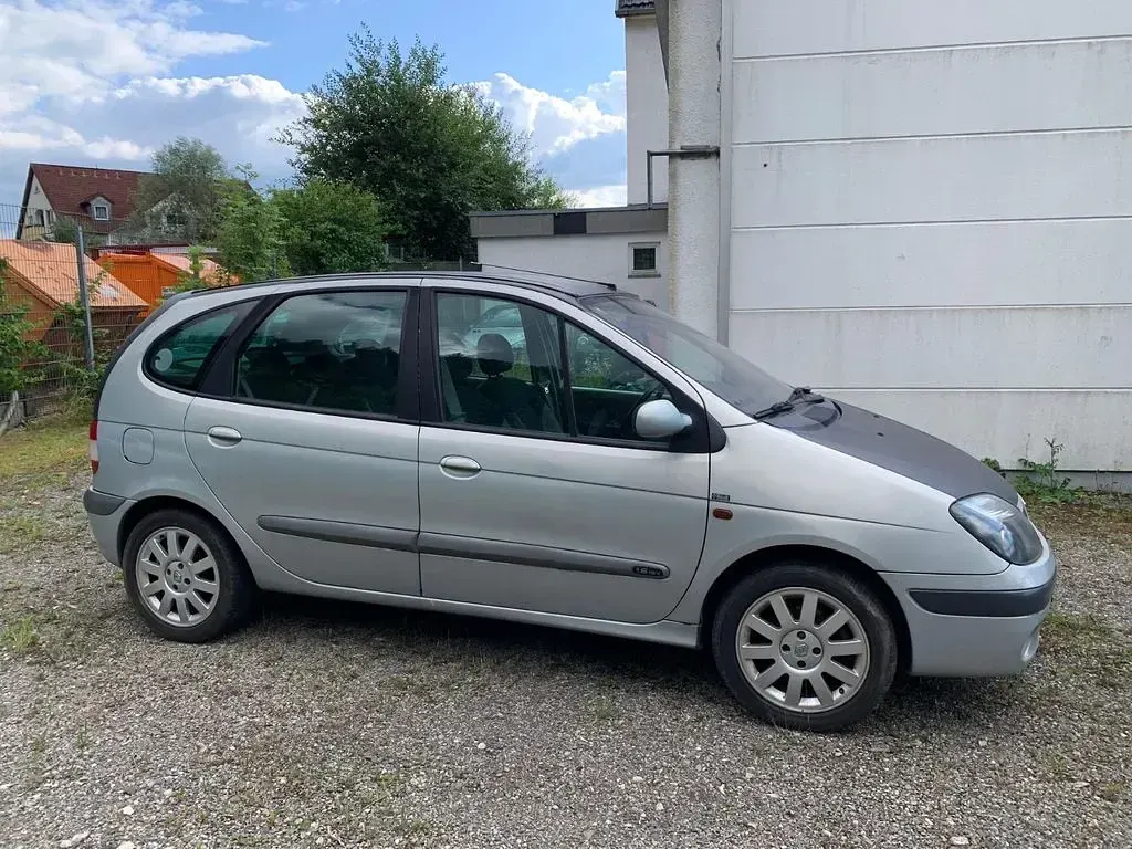 Gebraucht Renault Scénic Expression 107 PS (78 kW) 2002 Silber Van / Kleinbus