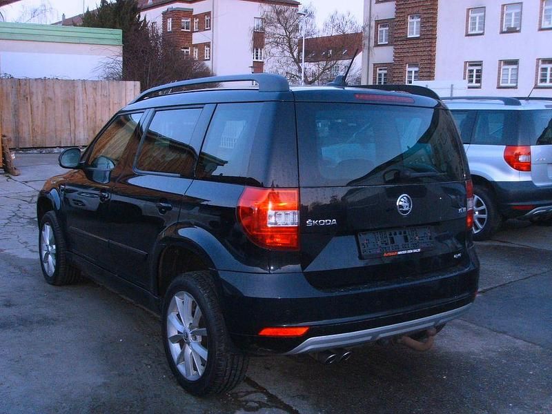 Gebraucht Skoda Yeti Joy 150 PS (110 kW) 2017 Schwarz SUV